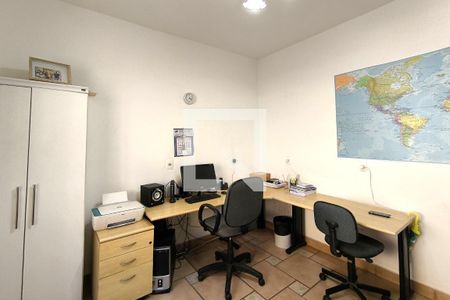 Casa de condomínio à venda com 590m², 4 quartos e 6 vagas Casa de condomínio à venda com 590m², 4 quartos e 6 vagasEscritório