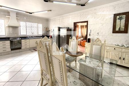 Casa de condomínio à venda com 590m², 4 quartos e 6 vagas Casa de condomínio à venda com 590m², 4 quartos e 6 vagasCozinha