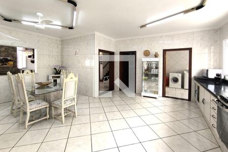 Casa de condomínio à venda com 590m², 4 quartos e 6 vagas Casa de condomínio à venda com 590m², 4 quartos e 6 vagasCozinha