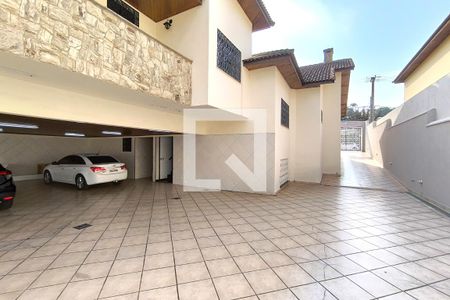 Casa de condomínio à venda com 590m², 4 quartos e 6 vagas Casa de condomínio à venda com 590m², 4 quartos e 6 vagasGaragem