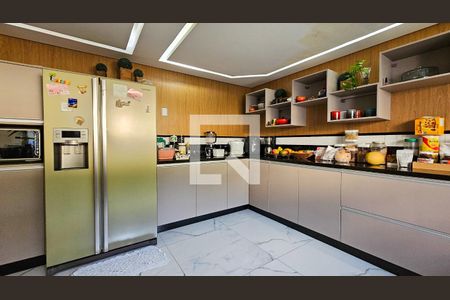 Casa à venda com 714m², 6 quartos e 4 vagas Casa à venda com 714m², 6 quartos e 4 vagasCozinha