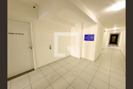Apartamento para alugar com 80m², 2 quartos e 1 vagaHall social