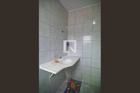 Banheiro de casa de condomínio para alugar com 2 quartos, 73m² em Harmonia, Canoas