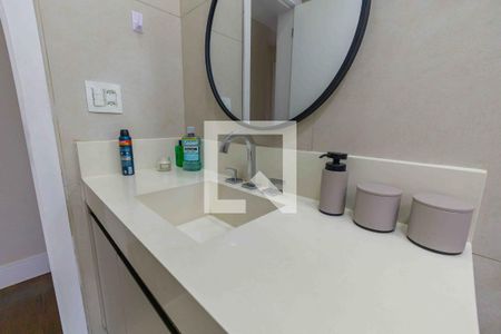 Casa de condomínio à venda com 505m², 4 quartos e 4 vagas Casa de condomínio à venda com 505m², 4 quartos e 4 vagasBanheiro Social