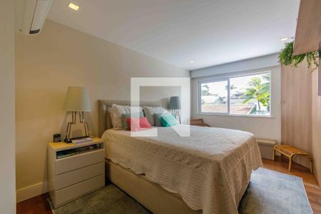 Casa de condomínio à venda com 505m², 4 quartos e 4 vagas Casa de condomínio à venda com 505m², 4 quartos e 4 vagasSuíte