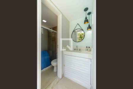 Casa de condomínio à venda com 505m², 4 quartos e 4 vagas Casa de condomínio à venda com 505m², 4 quartos e 4 vagasBanheiro da Área de Lazer