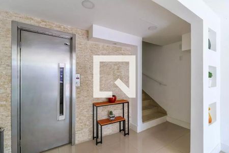 Apartamento à venda com 96m², 2 quartos e 1 vaga Apartamento à venda com 96m², 2 quartos e 1 vagaHall Social Bloco