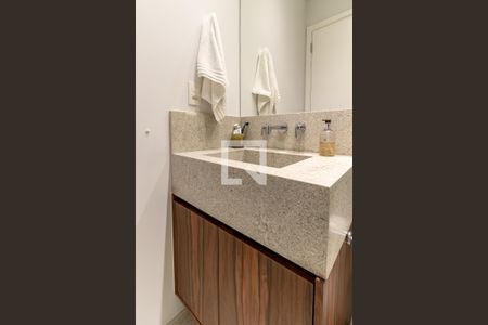 Banheiro de kitnet/studio à venda com 1 quarto, 54m² em Vila Olímpia, São Paulo