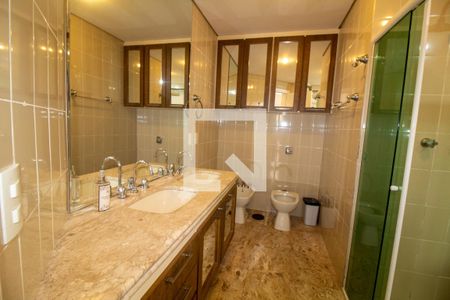 Apartamento à venda com 198m², 4 quartos e 3 vagasBanheiro da Suíte 4