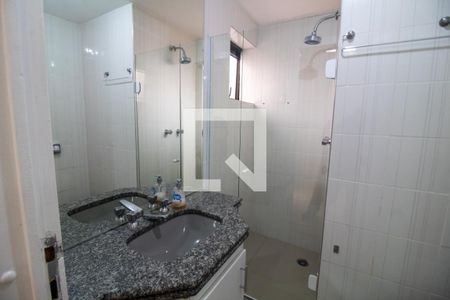 Apartamento à venda com 198m², 4 quartos e 3 vagasBanheiro da Suíte 1
