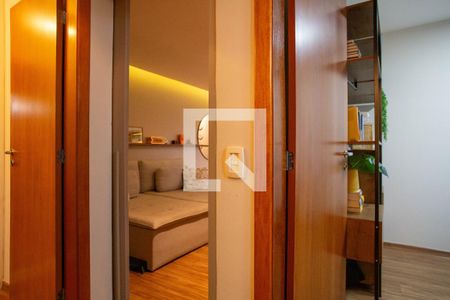Corredor de apartamento para alugar com 3 quartos, 75m² em São Pedro, Belo Horizonte