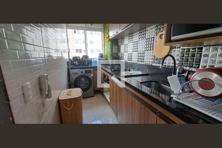 Cozinha de apartamento para alugar com 2 quartos, 42m² em Jardim do Lago, Osasco