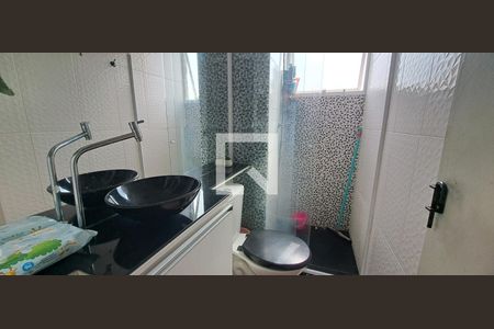 Banheiro de apartamento para alugar com 2 quartos, 42m² em Jardim do Lago, Osasco