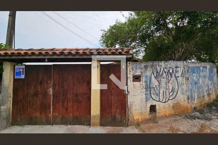 Casa à venda com 536m², 4 quartos e 4 vagasFachada Externa + Plaquinha