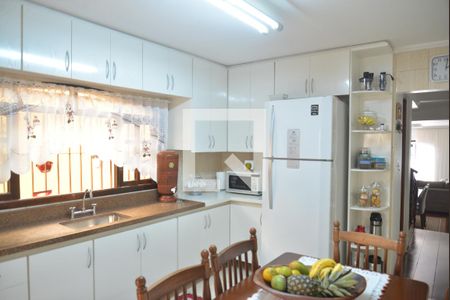 Casa à venda com 211m², 3 quartos e 3 vagasCozinha - Armários