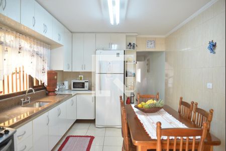 Casa à venda com 211m², 3 quartos e 3 vagasCozinha - Armários