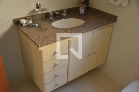 Casa à venda com 211m², 3 quartos e 3 vagasBanheiro da Suíte 1
