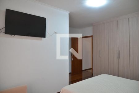 Casa à venda com 211m², 3 quartos e 3 vagasQuarto Suite 2