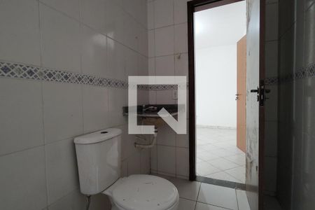 Casa de condomínio para alugar com 250m², 4 quartos e 1 vaga Casa de condomínio para alugar com 250m², 4 quartos e 1 vagaBanheiro da Suíte 2