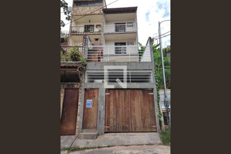 Casa de condomínio para alugar com 250m², 4 quartos e 1 vagaFachada e placa