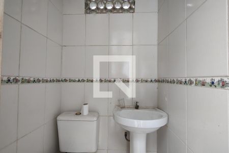 Casa de condomínio para alugar com 250m², 4 quartos e 1 vaga Casa de condomínio para alugar com 250m², 4 quartos e 1 vagaBanheiro de Serviço