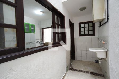 Casa de condomínio para alugar com 250m², 4 quartos e 1 vaga Casa de condomínio para alugar com 250m², 4 quartos e 1 vagaÁrea de Serviço
