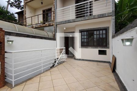 Casa de condomínio para alugar com 250m², 4 quartos e 1 vaga Casa de condomínio para alugar com 250m², 4 quartos e 1 vagaQuintal