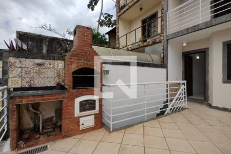 Casa de condomínio para alugar com 250m², 4 quartos e 1 vaga Casa de condomínio para alugar com 250m², 4 quartos e 1 vagaQuintal