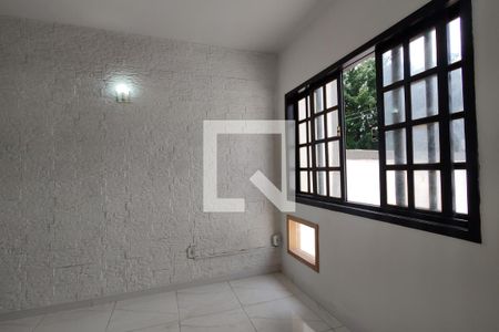 Sala de casa de condomínio para alugar com 4 quartos, 250m² em Pechincha, Rio de Janeiro
