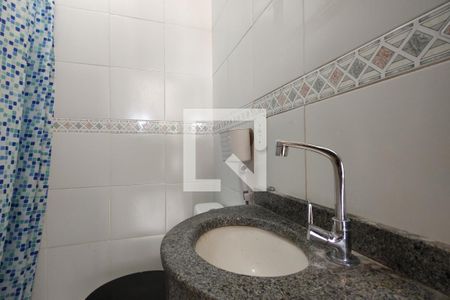 Casa de condomínio para alugar com 250m², 4 quartos e 1 vaga Casa de condomínio para alugar com 250m², 4 quartos e 1 vagaBanheiro da Suíte 1