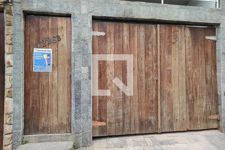 Casa de condomínio para alugar com 250m², 4 quartos e 1 vaga Casa de condomínio para alugar com 250m², 4 quartos e 1 vagaFachada e placa