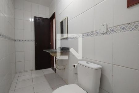 Casa de condomínio para alugar com 250m², 4 quartos e 1 vaga Casa de condomínio para alugar com 250m², 4 quartos e 1 vagaBanheiro Social