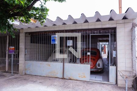 Casa à venda com 600m², 4 quartos e 2 vagas Casa à venda com 600m², 4 quartos e 2 vagasFachada