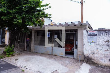 Casa à venda com 600m², 4 quartos e 2 vagas Casa à venda com 600m², 4 quartos e 2 vagasFachada