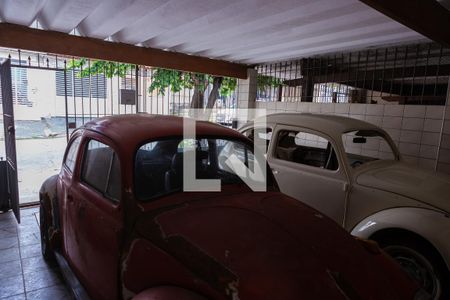 Casa à venda com 600m², 4 quartos e 2 vagas Casa à venda com 600m², 4 quartos e 2 vagasGaragem