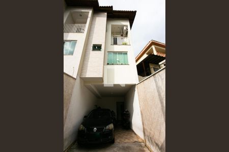 Casa à venda com 88m², 2 quartos e 2 vagas Casa à venda com 88m², 2 quartos e 2 vagasFachada