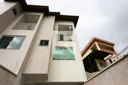 Casa à venda com 88m², 2 quartos e 2 vagas Casa à venda com 88m², 2 quartos e 2 vagasFachada