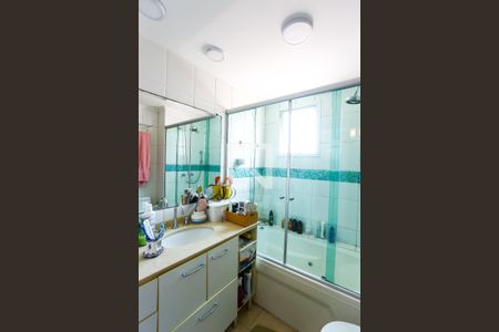 Apartamento à venda com 117m², 3 quartos e 3 vagas Apartamento à venda com 117m², 3 quartos e 3 vagasBanheiro da Suíte 2