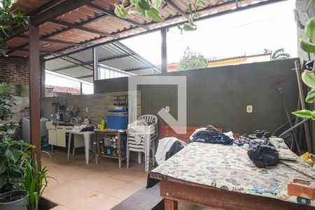 Casa à venda com 132m², 3 quartos e 2 vagasfundos