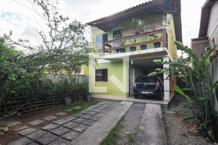 Casa à venda com 132m², 3 quartos e 2 vagasEntrada