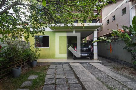 Casa à venda com 132m², 3 quartos e 2 vagasEntrada