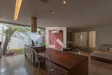 Casa de condomínio à venda com 150m², 4 quartos e 4 vagas Casa de condomínio à venda com 150m², 4 quartos e 4 vagasEspaço Gourmet