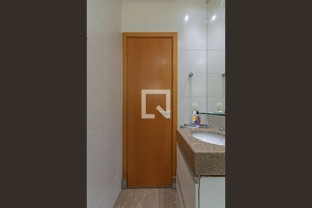 Casa de condomínio à venda com 150m², 4 quartos e 4 vagas Casa de condomínio à venda com 150m², 4 quartos e 4 vagasBanheiro Social