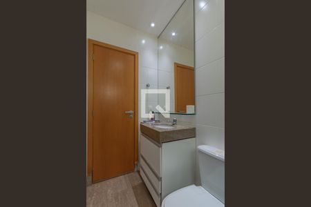 Casa de condomínio à venda com 150m², 4 quartos e 4 vagas Casa de condomínio à venda com 150m², 4 quartos e 4 vagasBanheiro Social