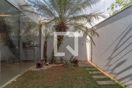 Casa de condomínio à venda com 150m², 4 quartos e 4 vagas Casa de condomínio à venda com 150m², 4 quartos e 4 vagasJardim