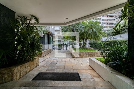 Apartamento para alugar com 210m², 4 quartos e 3 vagas Apartamento para alugar com 210m², 4 quartos e 3 vagasEntrada