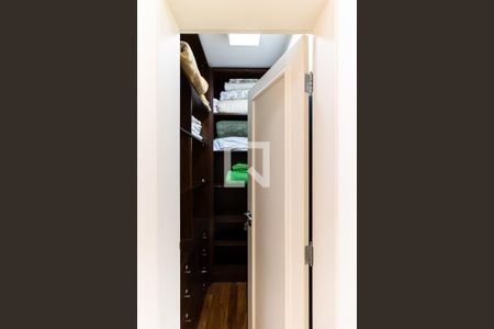 Apartamento para alugar com 210m², 4 quartos e 3 vagas Apartamento para alugar com 210m², 4 quartos e 3 vagasCorredor