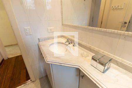 Apartamento para alugar com 210m², 4 quartos e 3 vagas Apartamento para alugar com 210m², 4 quartos e 3 vagasBanheiro da Suíte 2