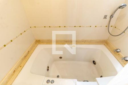 Apartamento para alugar com 210m², 4 quartos e 3 vagas Apartamento para alugar com 210m², 4 quartos e 3 vagasBanheiro da Suíte 1