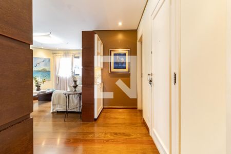 Apartamento para alugar com 210m², 4 quartos e 3 vagas Apartamento para alugar com 210m², 4 quartos e 3 vagasEntrada